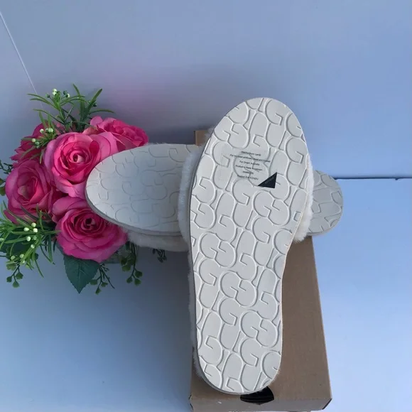 UGG Fluff Slide II - Picture 8 of 8